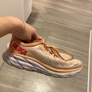 Hoka Clifton 8 Size 7.5 Orange